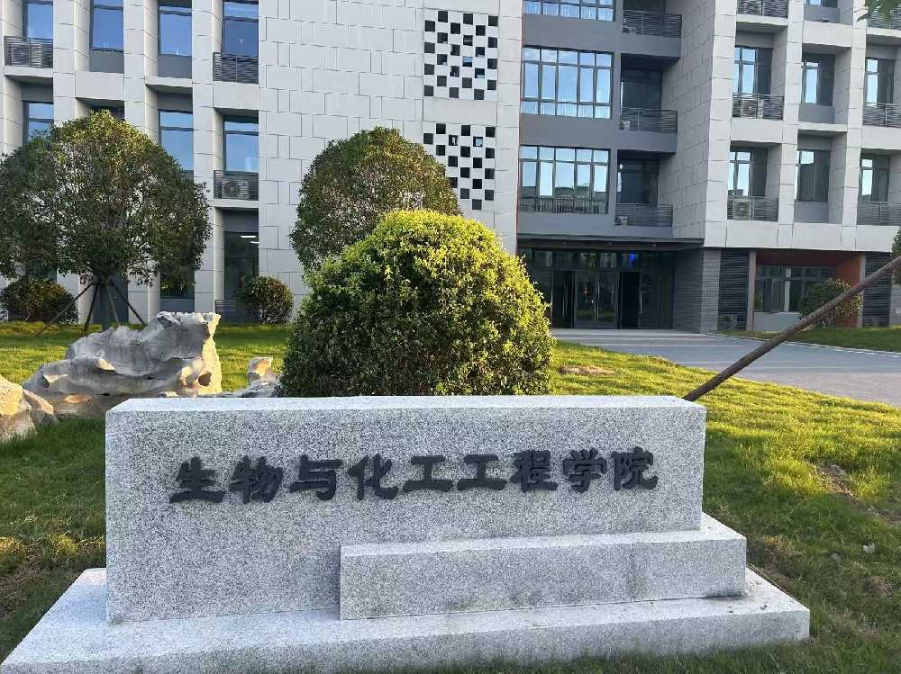双阳区扬州职业大学体育场高杆灯项目